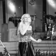 Czerwiec 1982, Zielona Góra, Polska.
Występ Ireny Woźniackiej na XVIII Festiwalu Piosenki Radzieckiej.
Fot. Romuald Broniarek, zbiory Ośrodka KARTA
