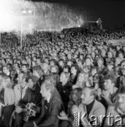 Czerwiec 1982, Zielona Góra, Polska.
Widownia XVIII Festiwalu Piosenki Radzieckiej.
Fot. Romuald Broniarek, zbiory Ośrodka KARTA