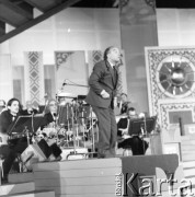 Czerwiec 1982, Zielona Góra, Polska.
Uczestnik XVIII Festiwalu Piosenki Radzieckiej w czasie występu.
Fot. Romuald Broniarek, zbiory Ośrodka KARTA