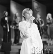 Czerwiec 1982, Zielona Góra, Polska.
Uczestniczka XVIII Festiwalu Piosenki Radzieckiej podczas występu.
Fot. Romuald Broniarek, zbiory Ośrodka KARTA