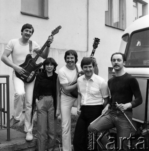 Kwiecień 1983, Inowrocław, woj. bydgoskie, Polska.
Uczestnicy eliminacji do XIX Festiwalu Piosenki Radzieckiej. 
Fot. Romuald Broniarek, zbiory Ośrodka KARTA
