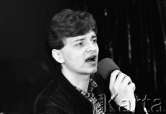 Kwiecień 1983, Tarnów, Polska.
Występ podczas eliminacji do XIX Festiwalu Piosenki Radzieckiej.
Fot. Romuald Broniarek, zbiory Ośrodka KARTA