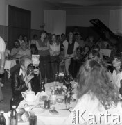Czerwiec 1983, Zielona Góra, Polska.
XIX Festiwal Piosenki Radzieckiej. Piosenkarka Ałła Pugaczowa podczas spotkania z publicznością. 
Fot. Romuald Broniarek, zbiory Ośrodka KARTA