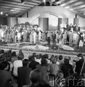 Czerwiec 1983, Zielona Góra, Polska.
Uczestnicy podczas XIX Festiwalu Piosenki Radzieckiej. 
Fot. Romuald Broniarek, zbiory Ośrodka KARTA