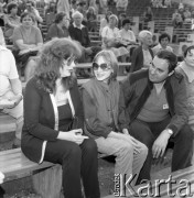 Czerwiec 1983, Zielona Góra, Polska.
XIX Festiwal Piosenki Radzieckiej. Ałła Pugaczowa z córka na widowni. 
Fot. Romuald Broniarek, zbiory Ośrodka KARTA