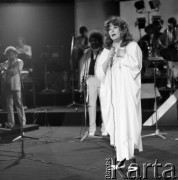 Czerwiec 1983, Zielona Góra, Polska.
XIX Festiwal Piosenki Radzieckiej. Na scenie Ałła Pugaczowa - gwiazda wieczoru. 
Fot. Romuald Broniarek, zbiory Ośrodka KARTA