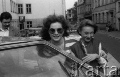 Czerwiec 1983, Zielona Góra, Polska.
XIX Festiwal Piosenki Radzieckiej. Ałła Pugaczowa z córką. 
Fot. Romuald Broniarek, zbiory Ośrodka KARTA