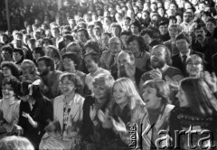Czerwiec 1983, Zielona Góra, Polska.
XIX Festiwal Piosenki Radzieckiej. Publiczność festiwalu.
Fot. Romuald Broniarek, zbiory Ośrodka KARTA