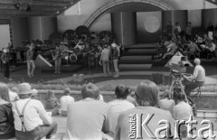 Czerwiec 1983, Zielona Góra, Polska.
XIX Festiwal Piosenki Radzieckiej. Próba zespołu muzycznego.
Fot. Romuald Broniarek, zbiory Ośrodka KARTA