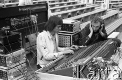 Czerwiec 1983, Zielona Góra, Polska.
XIX Festiwal Piosenki Radzieckiej. Próba nagłośnienia. 
Fot. Romuald Broniarek, zbiory Ośrodka KARTA