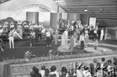 Czerwiec 1983, Zielona Góra, Polska.
Uczestnicy XIX Festiwalu Piosenki Radzieckiej. 
Fot. Romuald Broniarek, zbiory Ośrodka KARTA
