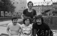 Maj 1984, Inowrocław, woj. bydgoskie, Polska.
Zespół biorący udział w eliminacjach do XX Festiwal Piosenki Radzieckiej.
Fot. Romuald Broniarek, zbiory Ośrodka KARTA