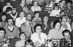 Maj 1984, Inowrocław, woj. bydgoskie, Polska.
Publiczność podczas eliminacji do XX Festiwalu Piosenki Radzieckiej.
Fot. Romuald Broniarek, zbiory Ośrodka KARTA