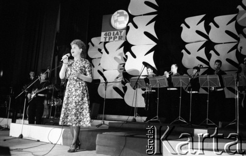 Maj 1984, Inowrocław, woj. bydgoskie, Polska.
Eliminacje do XX Festiwalu Piosenki Radzieckiej.
Fot. Romuald Broniarek, zbiory Ośrodka KARTA