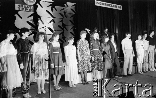 Maj 1984, Inowrocław, woj. bydgoskie, Polska.
Eliminacje do XX Festiwalu Piosenki Radzieckiej.
Fot. Romuald Broniarek, zbiory Ośrodka KARTA