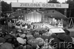 Czerwiec 1984, Zielona Góra, Polska.
XX Festiwal Piosenki Radzieckiej. Widownia i amfiteatr.
Fot. Romuald Broniarek, zbiory Ośrodka KARTA