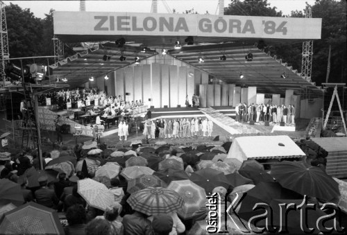 Czerwiec 1984, Zielona Góra, Polska.
XX Festiwal Piosenki Radzieckiej. Widownia i amfiteatr.
Fot. Romuald Broniarek, zbiory Ośrodka KARTA