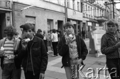 Czerwiec 1984, Zielona Góra, Polska.
Młodzież. Zdjęcie wykonano podczas XX Festiwalu Piosenki Radzieckiej. 
Fot. Romuald Broniarek, zbiory Ośrodka KARTA