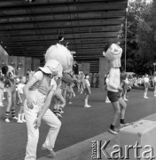 Czerwiec 1984, Zielona Góra, Polska.
XX Festiwal Piosenki Radzieckiej. Dziecięcy zespół taneczny.
Fot. Romuald Broniarek, zbiory Ośrodka KARTA