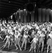 Czerwiec 1984, Zielona Góra, Polska.
XX Festiwal Piosenki Radzieckiej. Dziecięcy zespół taneczny.
Fot. Romuald Broniarek, zbiory Ośrodka KARTA