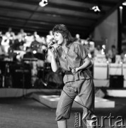 Czerwiec 1984, Zielona Góra, Polska.
Uczestniczka XX Festiwalu Piosenki Radzieckiej. 
Fot. Romuald Broniarek, zbiory Ośrodka KARTA