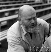 Czerwiec 1984, Zielona Góra, Polska.
XX Festiwal Piosenki Radzieckiej. Mężczyzna na widowni.
Fot. Romuald Broniarek, zbiory Ośrodka KARTA