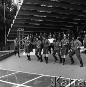 Czerwiec 1985, Zielona Góra, Polska.
Występ zespołu tanecznego i chóru Północnej Grupy Wojsk Radzieckich na XXI Festiwalu Piosenki Radzieckiej.
Fot. Romuald Broniarek, zbiory Ośrodka KARTA