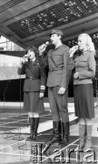 Czerwiec 1985, Zielona Góra, Polska.
XXI Festiwal Piosenki Radzieckiej. Na scenie trzyosobowy zespół wokalistów w mundurach z II wojny światowej.
Fot. Romuald Broniarek, zbiory Ośrodka KARTA