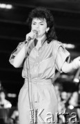 Czerwiec 1985, Zielona Góra, Polska.
XXI Festiwal Piosenki Radzieckiej. Występ laureatki konkursu.
Fot. Romuald Broniarek, zbiory Ośrodka KARTA