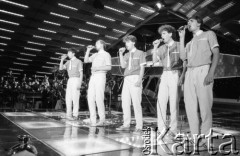 Czerwiec 1985, Zielona Góra, Polska.
Występ zespołu XXI Festiwalu Piosenki Radzieckiej. 
Fot. Romuald Broniarek, zbiory Ośrodka KARTA