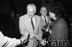 1986, Zielona Góra, Polska.
XXII Festiwal Piosenki Radzieckiej. Wręczenie nagrody.
Fot. Romuald Broniarek, zbiory Ośrodka KARTA