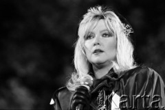 1986, Zielona Góra, Polska.
Maryla Rodowicz podczas występu na XXII Festiwalu Piosenki Radzieckiej.
Fot. Romuald Broniarek, zbiory Ośrodka KARTA
