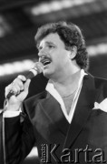 1986, Zielona Góra, Polska.
Występ Krzysztofa Krawczyka podczas XXII Festiwalu Piosenki Radzieckiej. 
Fot. Romuald Broniarek, zbiory Ośrodka KARTA