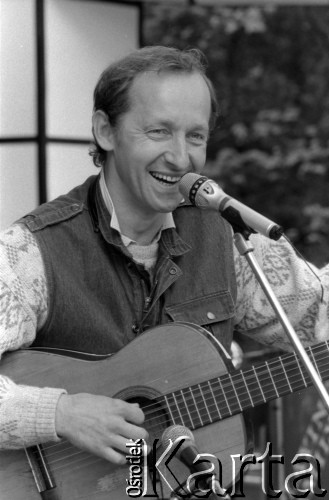 1987, Zielona Góra, Polska.
XXIII Festiwal Piosenki Radzieckiej. Występ Andrzeja Rosiewicza.
Fot. Romuald Broniarek, zbiory Ośrodka KARTA