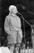 1988, Zielona Góra, Polska.
Uczestniczka XXIII Festiwalu Piosenki Radzieckiej podczas występu. 
Fot. Romuald Broniarek, zbiory Ośrodka KARTA