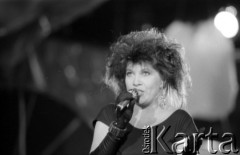 1988, Zielona Góra, Polska.
Krystyna Prońko podczas występu na XXIII Festiwalu Piosenki Radzieckiej.
Fot. Romuald Broniarek, zbiory Ośrodka KARTA