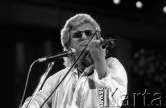 1988, Witebsk, Białoruska Socjalistyczna Republika Radziecka.
Występ Zbigniewa Wodeckiego na I Wszechzwiązkowym Festiwalu Polskiej Piosenki. 
Fot. Romuald Broniarek, zbiory Ośrodka KARTA
