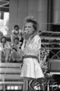 1988, Witebsk, Białoruska Socjalistyczna Republika Radziecka.
Występ solowy podczas I Wszechzwiązkowego Festiwalu Polskiej Piosenki. 
Fot. Romuald Broniarek, zbiory Ośrodka KARTA