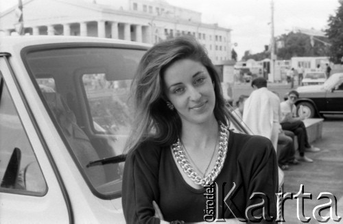 1988, Witebsk, Białoruska Socjalistyczna Republika Radziecka.
Tamar Gwerdciteli (Тама́ра Гвердците́ли) na I Wszechzwiązkowym Festiwalu Polskiej Piosenki. 
Fot. Romuald Broniarek, zbiory Ośrodka KARTA