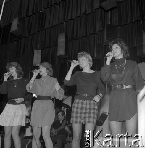 1989, Radom, Polska.
Występ zespołu podczas eliminacji do XXV Festiwalu Piosenki Radzieckiej w Zielonej Górze.
Fot. Romuald Broniarek, zbiory Ośrodka KARTA
