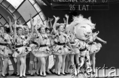 1989, Zielona Góra, Polska.
Występ zespołu dziecięcego  podczas XXV Festiwalu Piosenki Radzieckiej. 
Fot. Romuald Broniarek, zbiory Ośrodka KARTA