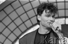 1989, Zielona Góra, Polska.
Uczestnik podczas występu na XXV Festiwalu Piosenki Radzieckiej. 
Fot. Romuald Broniarek, zbiory Ośrodka KARTA