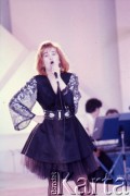 1989, Zielona Góra, Polska.
Majka Jeżowska - występ na XXV Festiwalu Piosenki Radzieckiej. 
Fot. Romuald Broniarek, zbiory Ośrodka KARTA