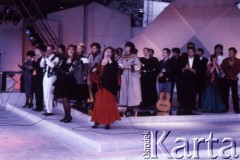 1989, Zielona Góra, Polska.
Uczestnicy XXV Festiwalu Piosenki Radzieckiej podczas występu.
Fot. Romuald Broniarek, zbiory Ośrodka KARTA