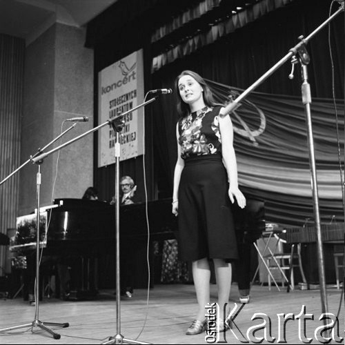 Kwiecień 1975, Warszawa, Polska.
Dni Kultury Radzieckiej, koncert stołecznych laureatów konkursu piosenki radzieckiej.
Fot. Romuald Broniarek/KARTA

