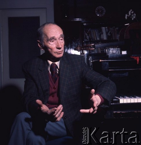 Grudzień 1975, Warszawa, Polska.
Kazimierz Wiłkomirski, wiolonczelista, kompozytor, dyrygent i pedagog muzyczny. W latach 1952–57 był dyrektorem Państwowej Opery i Filharmonii w Gdańsku.
Fot. Romuald Broniarek/KARTA