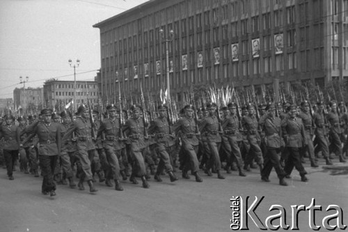 22.07.1956, Warszawa, Polska.
Uroczyste obchody Święta Odrodzenia Polski, defilada wojskowa i pokaz sprzętu wojskowego.
Fot. Romuald Broniarek, zbiory Ośrodka KARTA