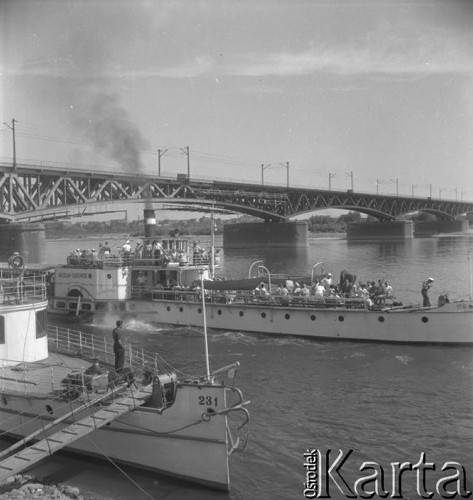 Lipiec 1957, Warszawa, Polska.
Statek wycieczkowy 