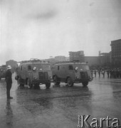 Wrzesień 1957, Warszawa, Polska.
Defilada Straży Pożarnych na Placu Defilad.
Fot. Romuald Broniarek, zbiory Ośrodka KARTA