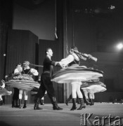 Kwiecień 1958, Warszawa, Polska.
Sala Kongresowa w Pałcu Kultury i Nauki, występ Zespołu Pieśni i Tańca 